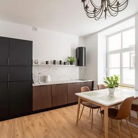 Apartman Spacious 1-bedroom In The Heart Of Old Town *